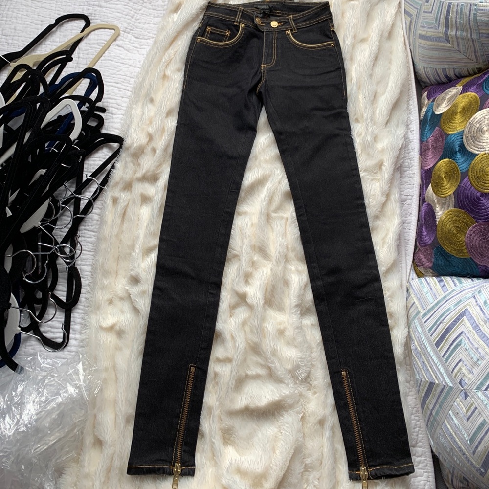 NEW WITH TAG RZ black skinny jeans w/ gold stitch